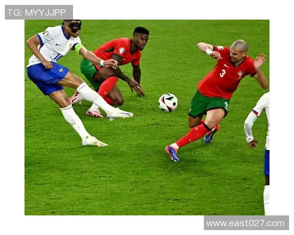 足球明星球员激烈冲突瞬间回顾展现赛场上不可思议的对抗与激情